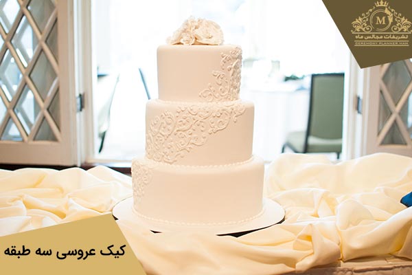نمونه کیک سه طبقه عروسینمونه کیک سه طبقه عروسی